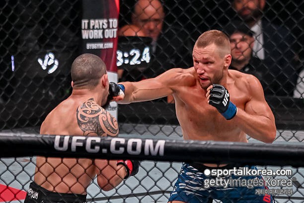 8개월 만에 전 챔피언까지 제압 '충격' 더 리더, 파죽의 4연승→UFC 톱5 진입 "타이틀 도전 기회 줘!"