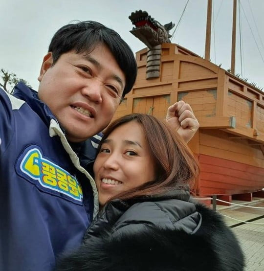 19살 연하 미모의 팬과 눈맞아 55세에 득녀한 유명인