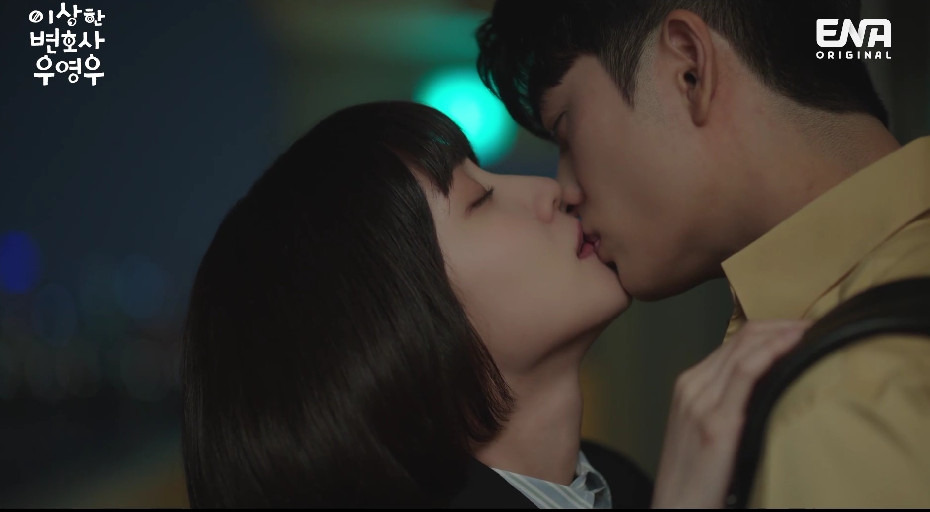 무명 10년만에 대박나서 사우나 일하는 어머니 그만두게하고 군입대한 배우