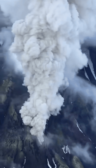 15~16세기 이후 활동이 잠잠하던 캄차카 크라셰닌니코프 화산이 3일(현지시간) 수백 년 만에 분화했다. 캄차카 화산폭발대응팀(KVERT)