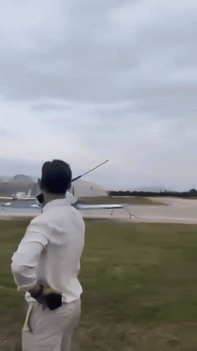 1일(현지시간) 아나돌루 통신과 휘리예트에 따르면 이날 오후 7시 20분쯤 아다나주 유레이르 지역의 한 활주로에서 청혼 이벤트에 동원된 민간 항공사 소속 경비행기가 이륙 직후 추락했다. 2025.8.1 아나돌루통신 자료