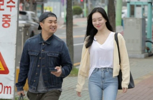 “1년 전 갈라섰다..” 13살 나이차 극복하고 공개연애했는데 4년만에 헤어진 배우커플