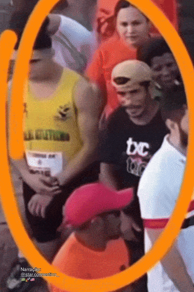 브라질에서 노숙자였던 이사크 피뉴가 복장도 갖추지 않은 채 마라톤 8km 코스를 완주해 화제가 됐다. 사진=인스타그램(academia_mundo_fitness_) 캡처