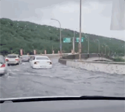 13일 물에 잠긴 가양대교