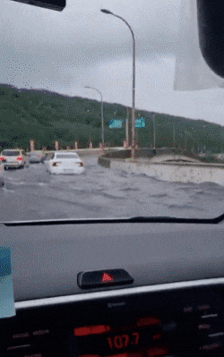 13일 한 네티즌은 서울 가양대교에 물이 가득 찬 모습의 영상을 올렸다. /X(옛 트위터) @F08535729