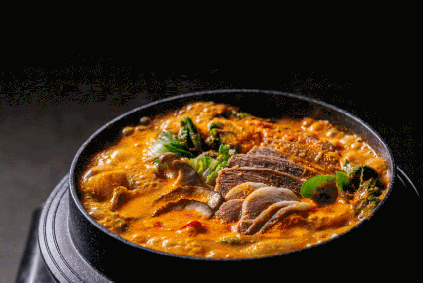 염소 고기는 지방이 적고 단백질 함량이 높다. 사진은 흑염소 탕. [영상=팔도감]