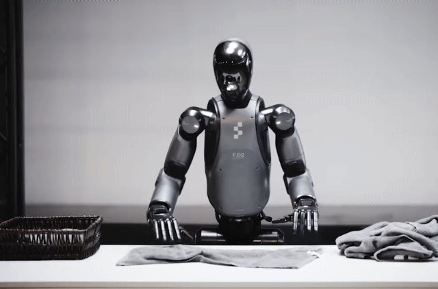 미국 휴머노이드 로봇 기업 피규어AI의 '피규어02'가 수건을 개는 모습. [사진=링크드인]