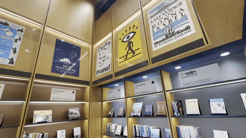 맹그로브 신촌점 내부의 미니 도서관 / 뉴스1 ⓒ News1 윤주현 기자