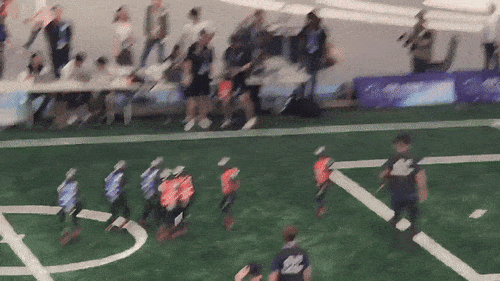 16일 로봇올림픽에서 로봇들이 축구하다 넘어지고 있다.  베이징 | 박은하 특파원