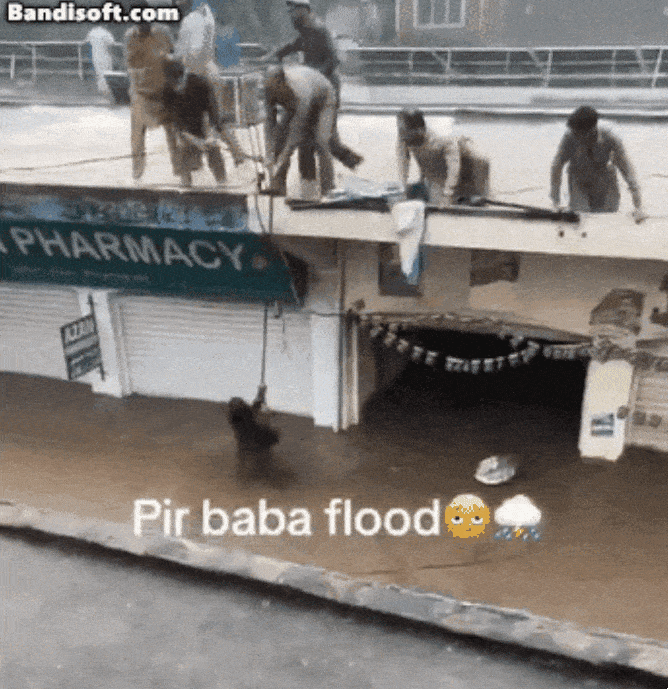 지난 15일 파키스탄 북서부 카이베르파크툰크와주(州) 부네르 지역 등지에서 갑자기 내린 폭우에 따른 홍수로 최소 344명이 숨졌다.