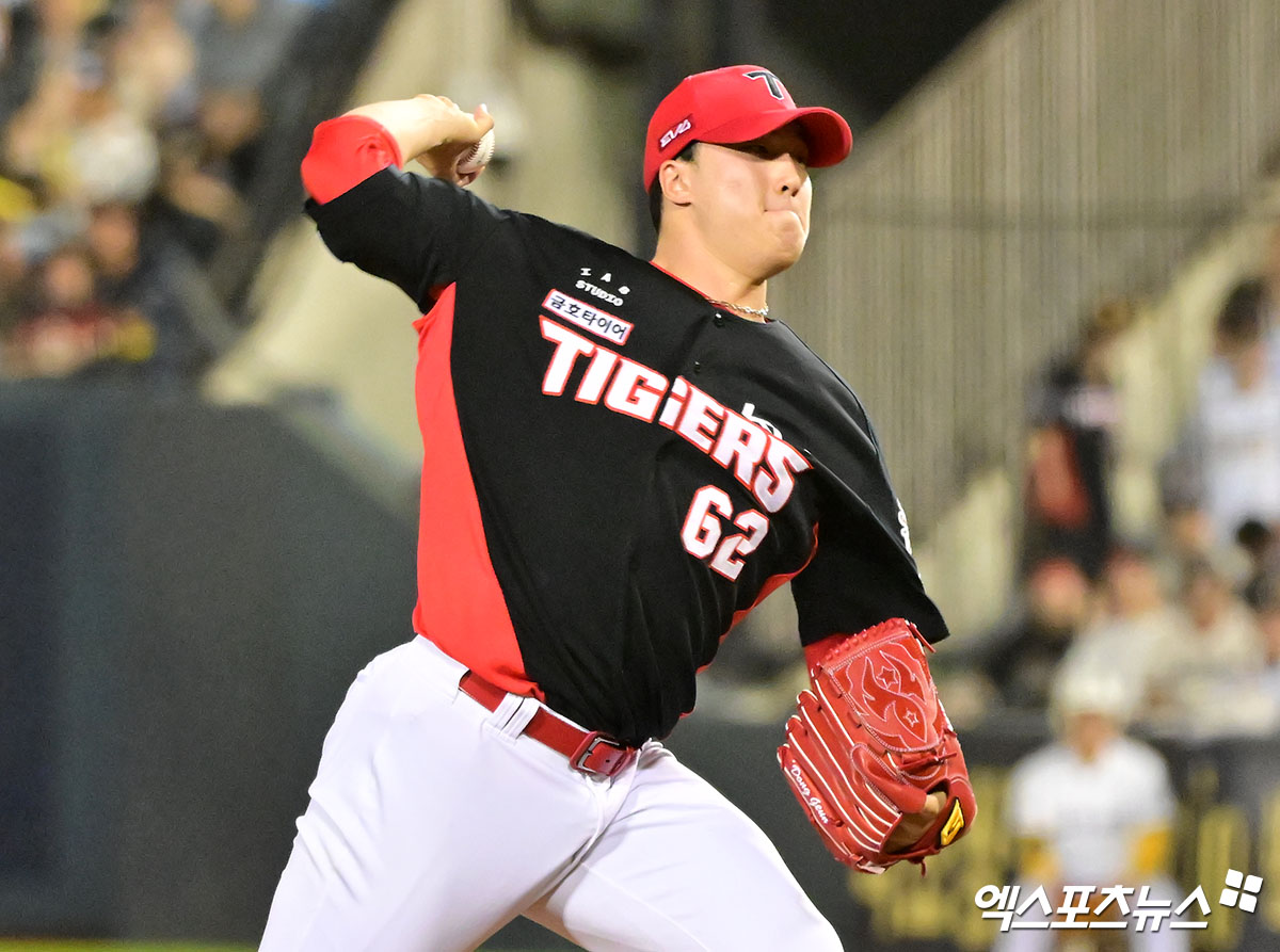 유현주 우산까지 올블랙[포토] : 네이트 스포츠