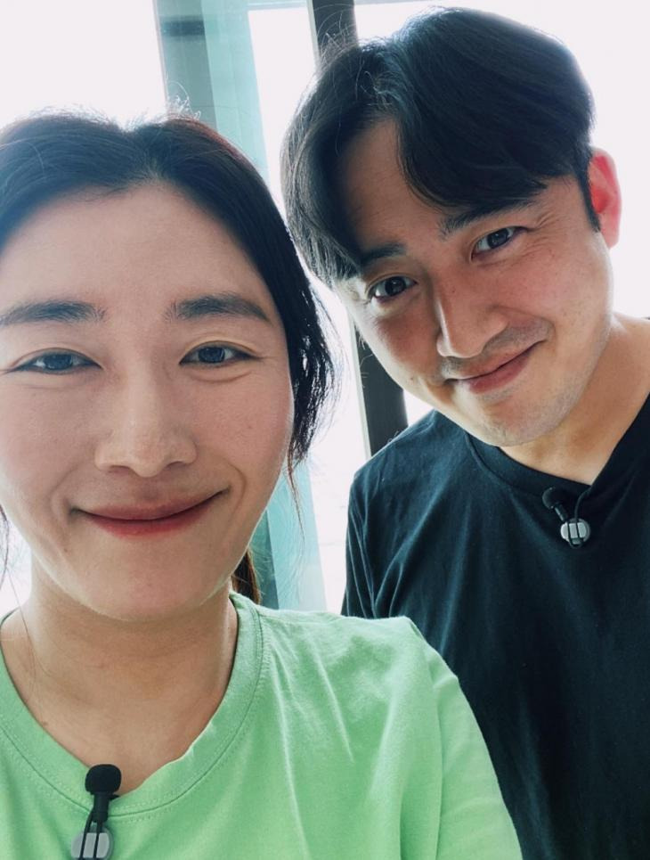 1살 연하 배우남편이 원빈 닮아서 얼굴보다 울었다는 연예인