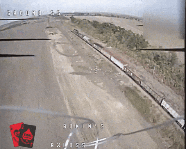 도널드 트럼프 미국 대통령과 볼로디미르 젤렌스키 우크라이나 대통령, 유럽 지도자들 간 워싱턴 회담 직후인 19일(현지시간) 러시아군이 점령 중인 우크라이나 남동부 자포리자주 몰로찬스크에서 우크라이나군 제65독립기계화여단이 자폭 드론으로 러시아군 물류 열차를 폭파했다고 우크라이나 언론이 전했다. 2025.8.19 텔레그램