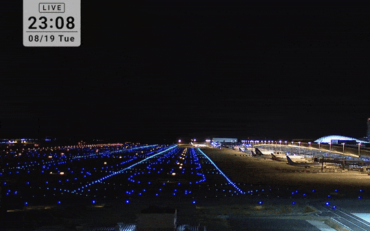 19일 일본 오사카현 간사이 국제공항에서 포착된 화구. 사진=엑스(@livecam_db) 캡처