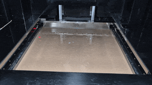 레이저 조사 (서울=연합뉴스) 이승연 기자 = 지난 21일 경기 파주시 글룩 생산현장에서 3D프린터로 반가사유상 미니어처 레이저 조사 작업이 이뤄지고 있다. 2025.8.23