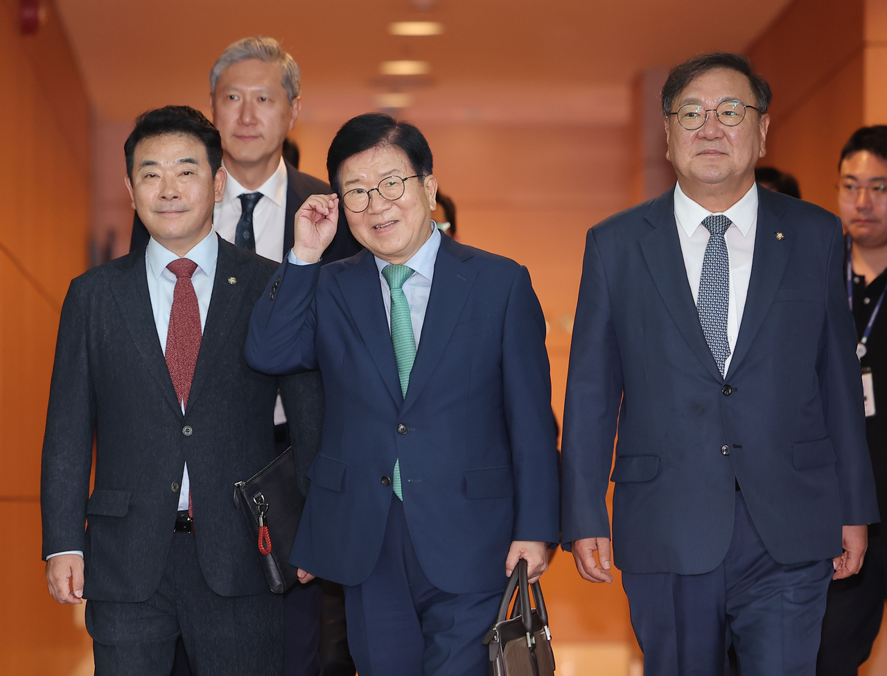 특사단, 中에 李대통령 친서 전달…“시진핑 APEC 참석 요청”