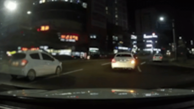 A씨 등이 울산 남구 공업탑로터리에서 낸 고의사고 장면. 울산경찰청 제공