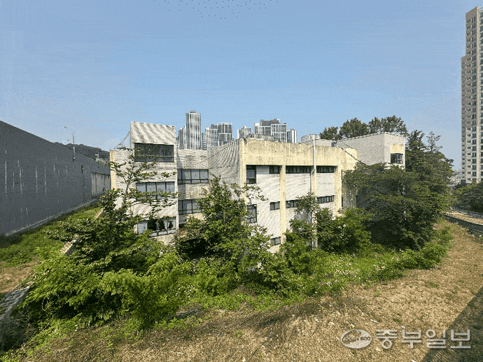 28일 인천 부평구 부평동에 소재한 옛 경찰종합학교 건물이 방치돼 있다. 사진=노선우 기자