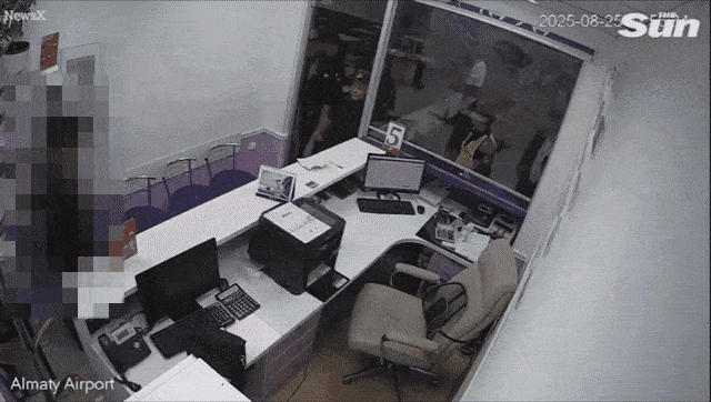 25일 카자흐스탄 알마티 국제공항에서 한 남성이 휘발유를 몸에 끼얹고 몸에 불을 붙여 중태에 빠지는 사건이 발생했다. 더선 뉴시스