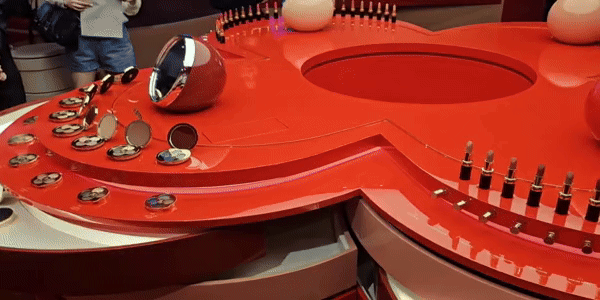 [서울=뉴시스] 이현주 기자=루이비통 도산 매장 내 선보인 라 보떼 루이비통 컬렉션 모습. 2025.08.29. juicy@newsis.com *재판매 및 DB 금지