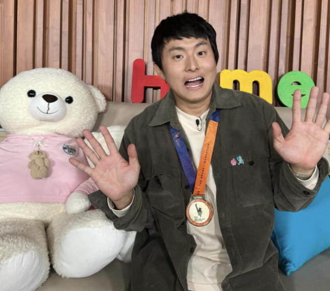 극한84 마라톤 완주 메달을 자랑하는 기안84