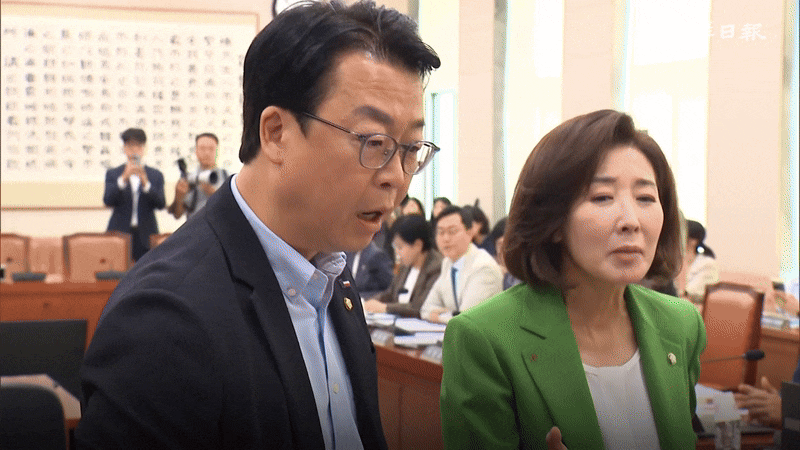 2일 국회 법사위 나경원 의원이 추미애 법사위원장에게 강력히 항의하고 있다./TV조선