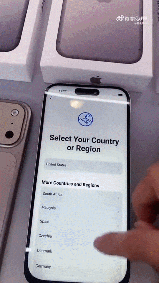 같은 영상 후반부. ‘퀵 스타트(Quick Start)’ 초기 설정 화면이 등장했지만 하단 베젤이 두꺼워 가짜 논란이 확산됐다. 출처=엑스