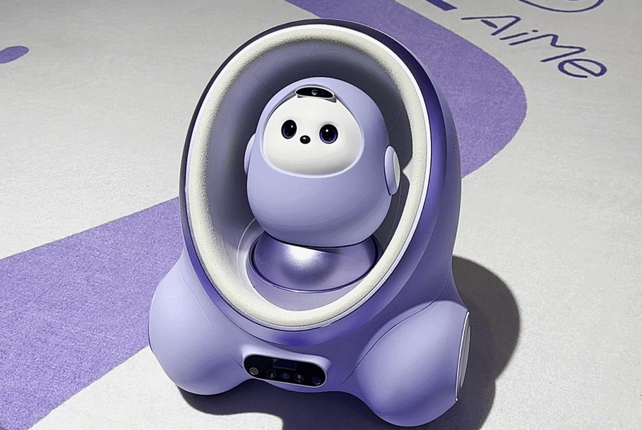 5일(현지시간) 독일 베를린에서 개막한 ‘IFA 2025’에서 중국 가전 기업 TCL의 AI 집사 로봇 ‘에이미’가 돌아다니고 있다.(영상=공지유 기자)