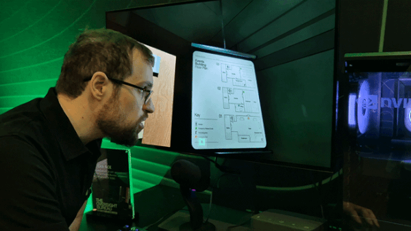 엔비디아 관계자가 음성 기반 AI 상호작용 기술인 '에이스'(ACE)를 적용한 게임에서 음성으로 NPC와 대화하며 플레이를 하고 있다.2025.9.5/뉴스1 최동현 기자