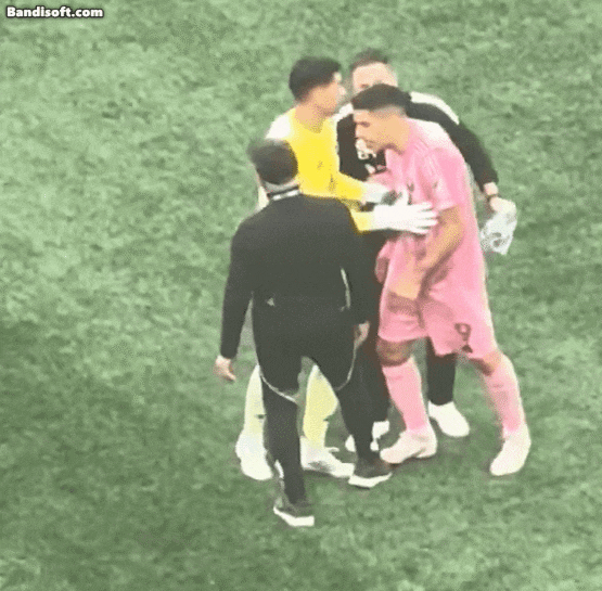 침뱉는 수아레스/ 엑스