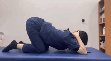 스마트폰과 모니터 사용 습관으로 거북목·일자목·역C자목 환자가 늘고 있다. 전문가들은 각각의 교정법이 달라 정확한 상태 파악과 생활습관 교정이 필요하다고 강조했다. (영상=유튜브 ‘백도쌤’ 제공)