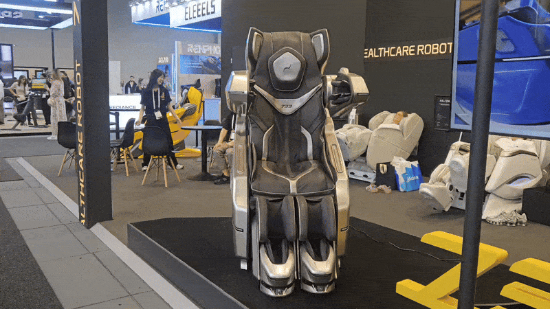 바디프랜드가 5일(현지시간) 독일 베를린에서 열린 IFA 2025에서 CES 2025 혁신상을 받은 ‘733’을 선보이고 있다. 베를린=박지영 기자.