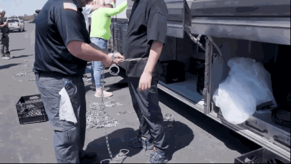 미국 이민 당국의 조지아주 현대차·LG에너지솔루션 배터리 공장의 불법 이민자 단속 영상을 공개했다. /영상=미국 이민세관단속국(ICE) 홈페이지 캡처