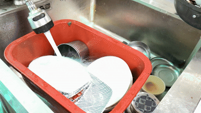 설거지하는 강릉 한 식당 모습 [촬영 박영서]