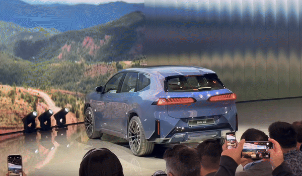 8일(현지시간) 독일 뮌헨 메쎄에서 열린 'IAA 모빌리티 2025'에서 최초 공개된 '뉴 iX3'./영상=백유진 기자 byj@