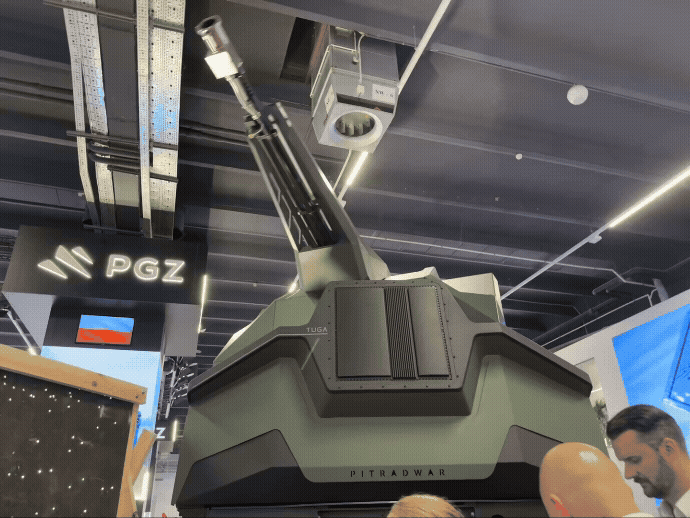 A Polish Armaments Group (PGZ) tank maneuvers during a demonstration at the PGZ booth at MSPO 2025 in Kielce, Poland, on Sept. 2. [SEO JI-EUN}