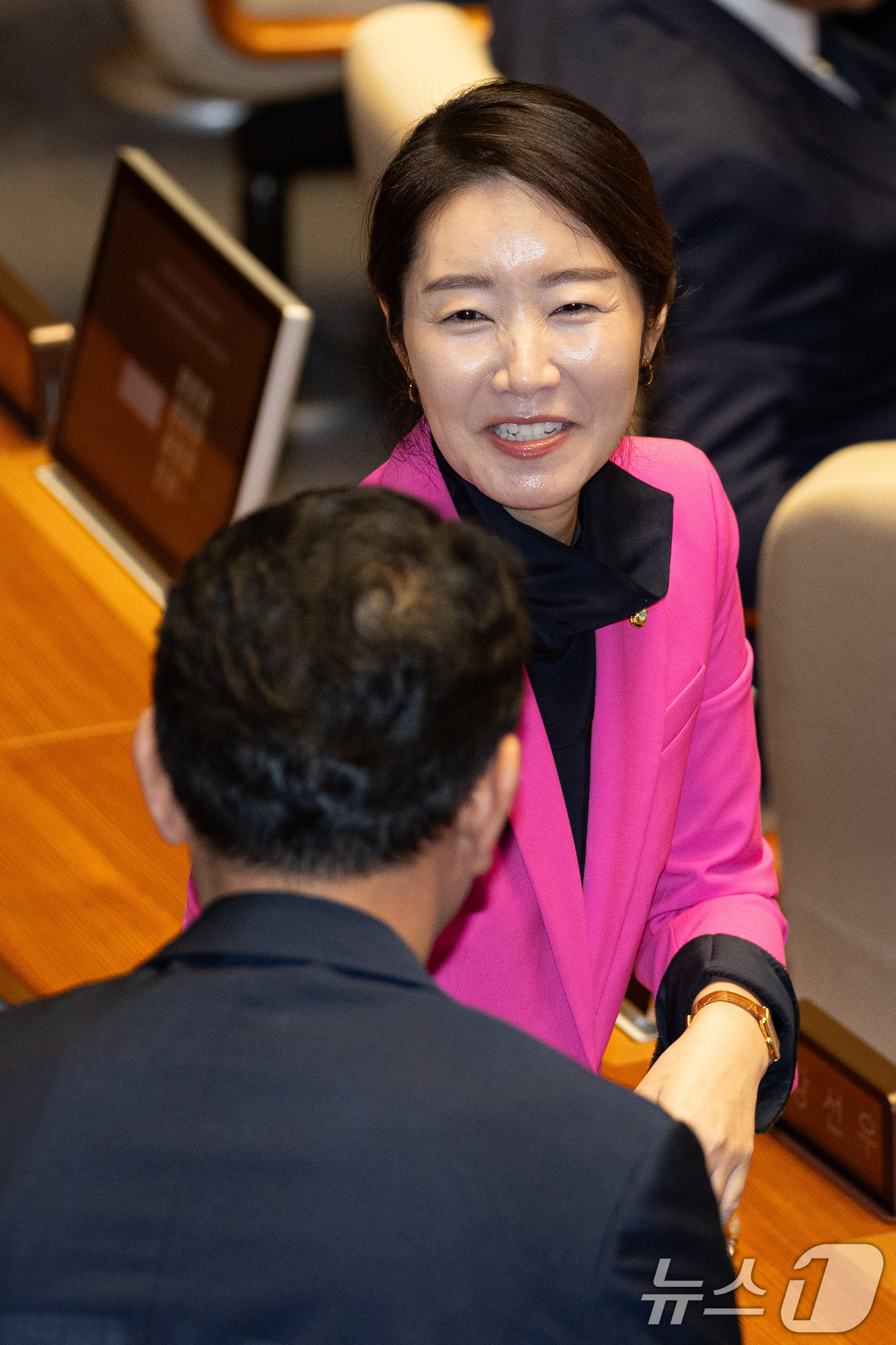 미소 짓는 강선우 의원