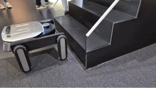 드리미가 독일 베를린에서 열리는 IFA 2025에서 시연한 차세대 로봇청소기 '사이버X'ⓒ데일리안 정인혁 기자