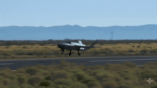 YFQ-42A 무인 전투기가 첫 번째 시험 비행을 마쳤다. (영상=제너럴 아토믹스)