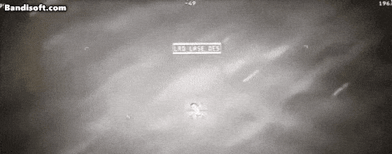 지난해 10월 예멘 상공에서AGM-114 헬파이어 미사일로 추정되는 무기를 미확인비행물체(UAP)에 발사하는 모습. 에릭 버리슨 미 하원의원 공개 영상.