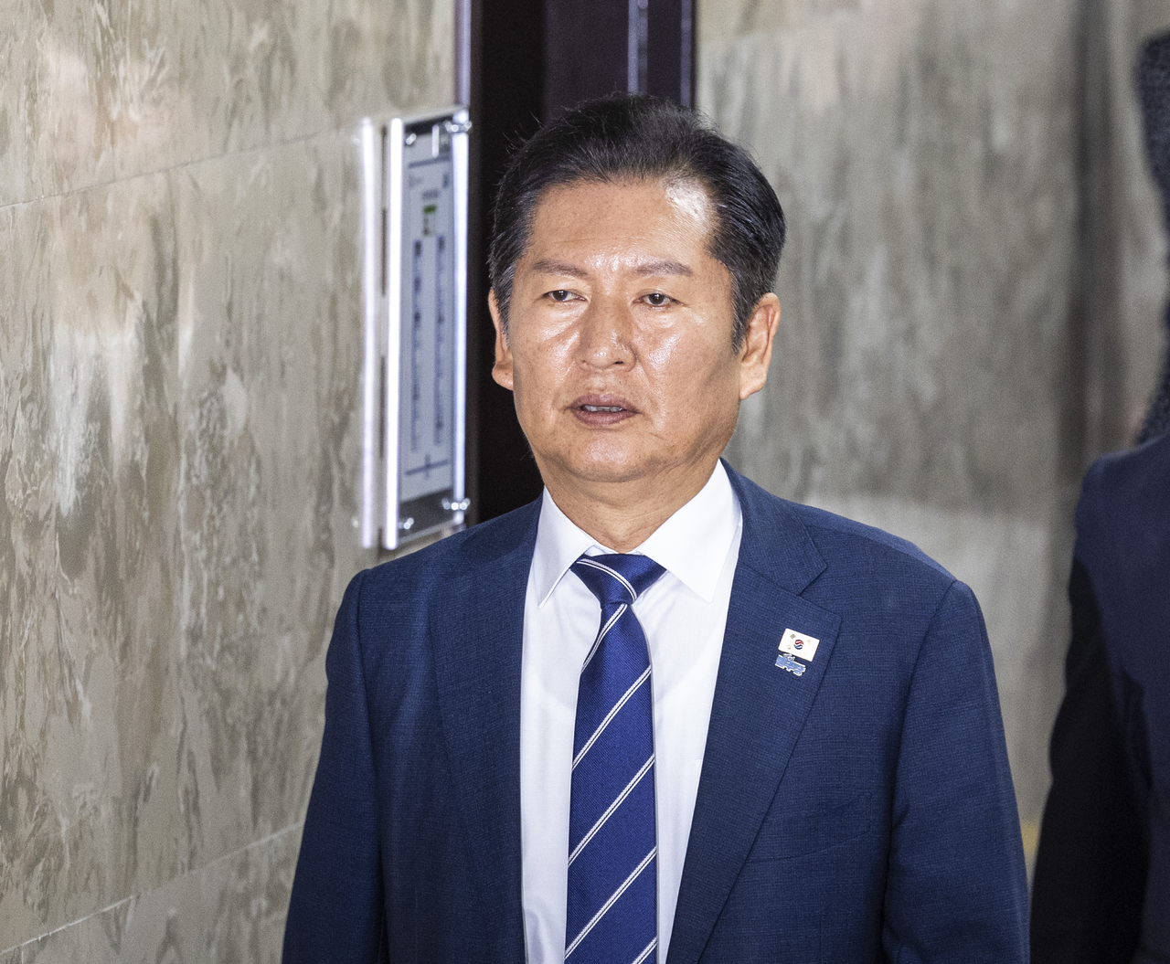 정청래 사과와 한성숙 장관의 주택 매각 결정, 국민의힘 김종혁 제명