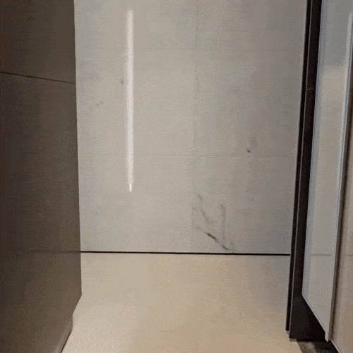 시그니엘 내부 전경. 주방 가구들이 모두 빌트인 되어있고, 서울 시내를 조망가능하다. [서정은 기자]