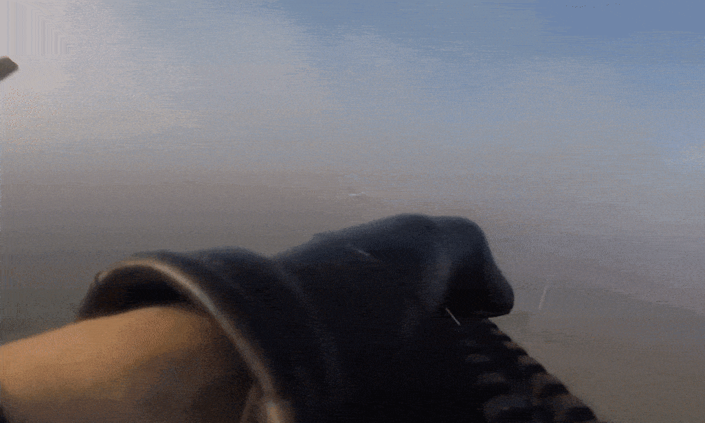 과거 우크라이나군이 공개한 영상의 일부로 경비행기서 직접 총을 쏴 드론을 격추하는 모습이 담겼다.