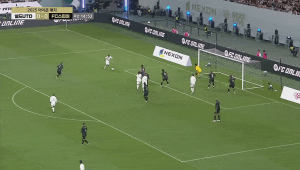 - 부폰의 선방도 팬들의 환호성을 자아냈다