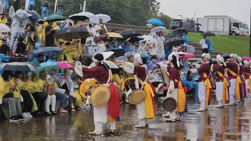 17일 서울 여의도 한강공원에서 열린 '케이 데이 인 한강'(K-day in Hangang). 영상=신용현 기자
