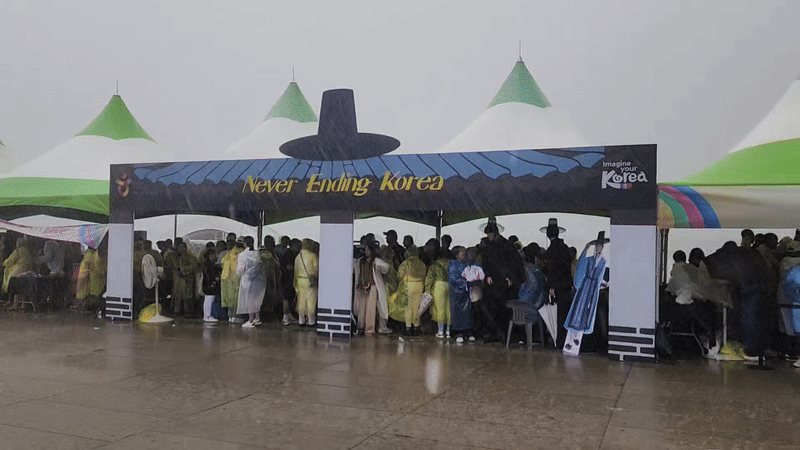 17일 서울 여의도 한강공원에서 열린 '케이 데이 인 한강'(K-day in Hangang). 영상=신용현 기자