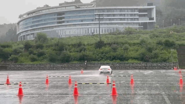 GR86 택시 드리프트의 모습./영상=한경닷컴