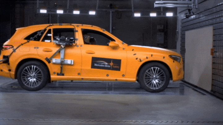 메르세데스-벤츠 GLC 충돌테스트 장면