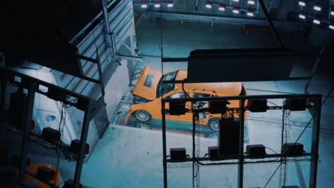 지난 10일(현지시간) 독일 진델핑겐에 위치한 메르세데스-벤츠 연구소에서 진행된 GLC 충돌 테스트 모습. 사진=메르세데스-벤츠 제공