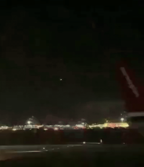 22일(현지시간) 밤 덴마크 수도 코펜하겐 공항이 정체불명의 드론 출몰로 약 4시간 동안 폐쇄됐다. /영상=X